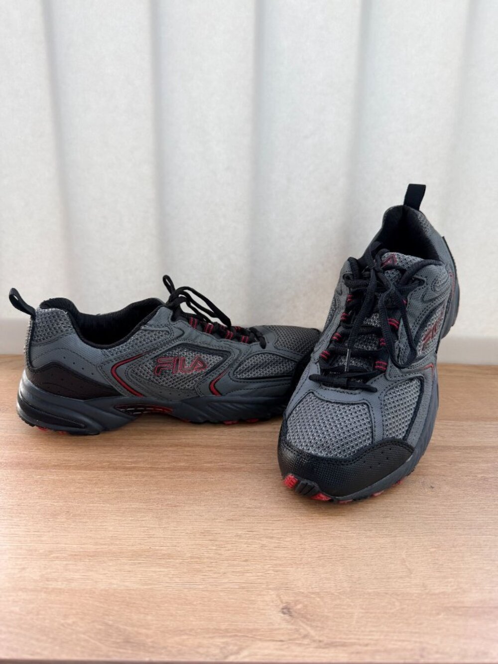 Fila Memory Foam Coolmax Athletic Sneakers Gray Red Men’s Size 9.5 - Picture 2 of 15